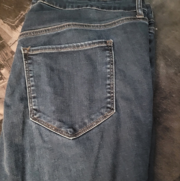 Old navy stretch skinny jeans - Picture 2 of 3